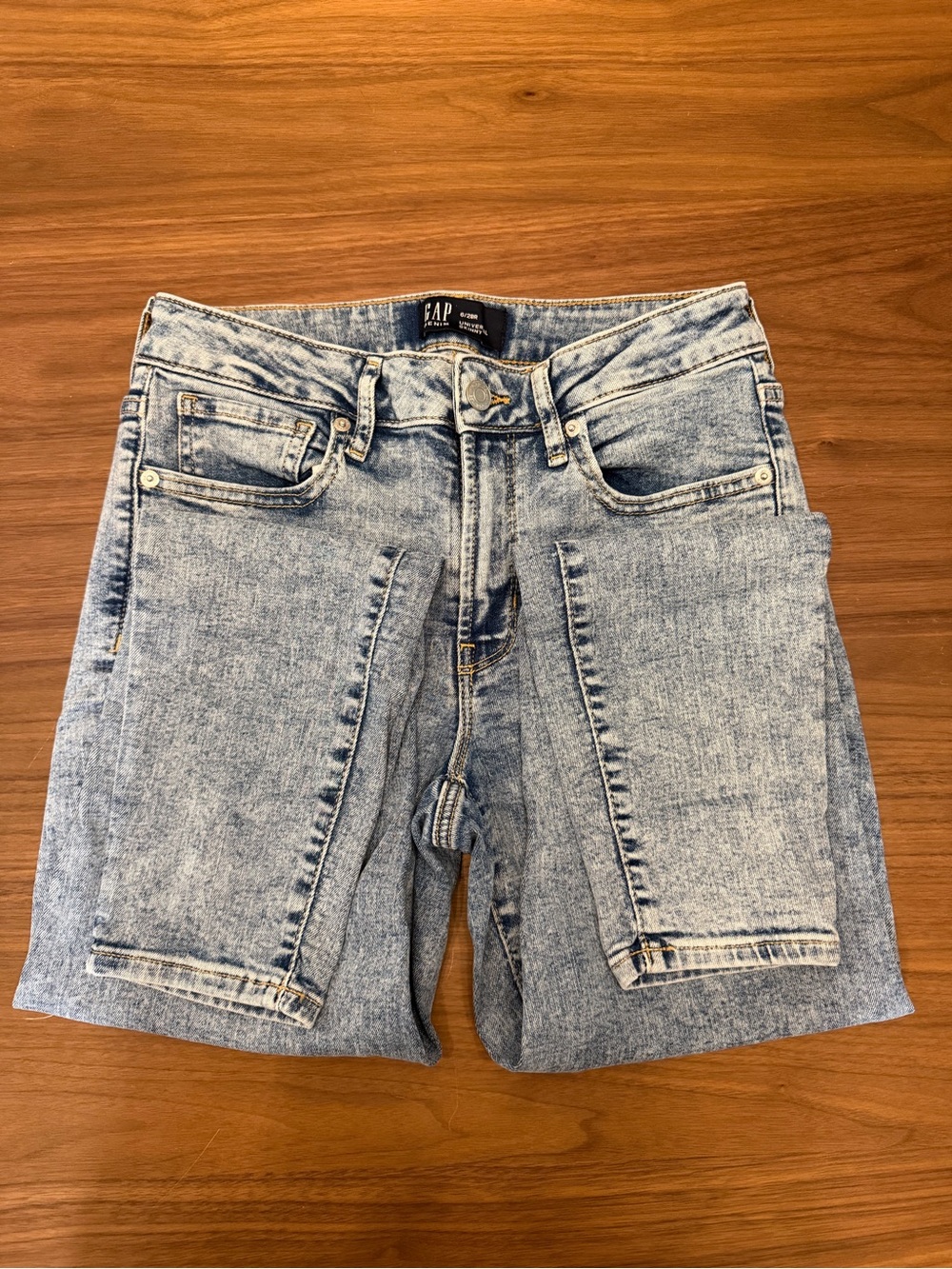 GAP Washed Light Blue Skinny - 6